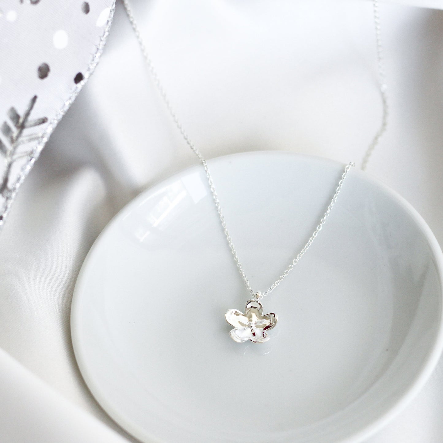Dije Floral de plata