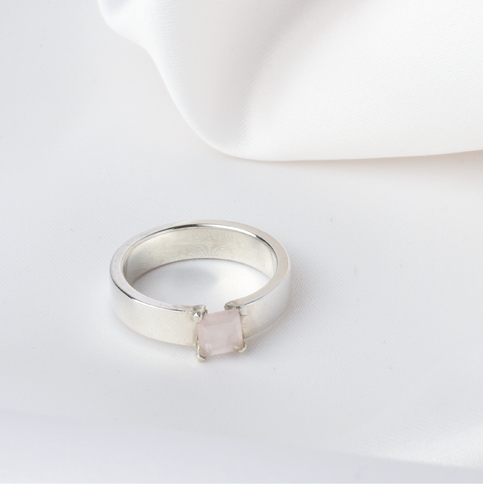 Anillo Azafrán con cuarzo rosa