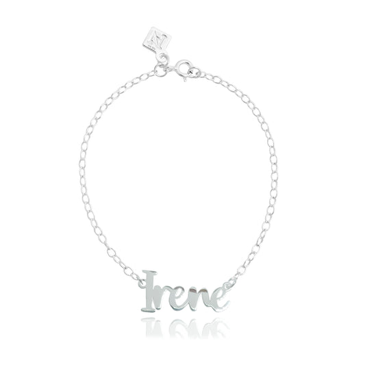 Pulsera nombre de plata en tipografía alegre