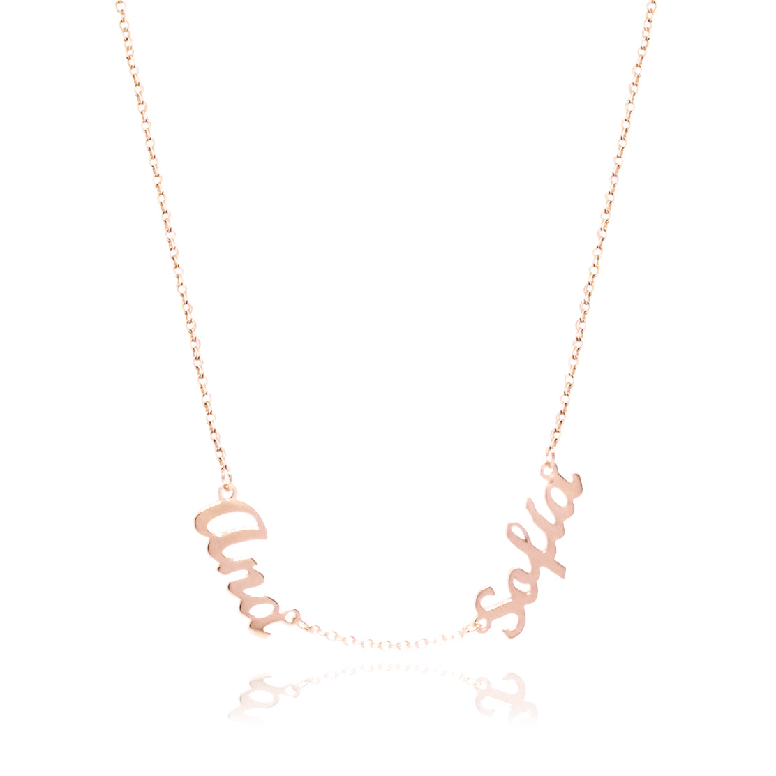 Collar múltiples nombres en tipografía clásica