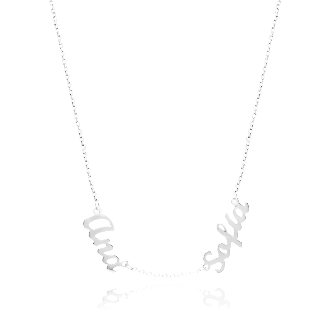 Collar múltiples nombres en tipografía clásica
