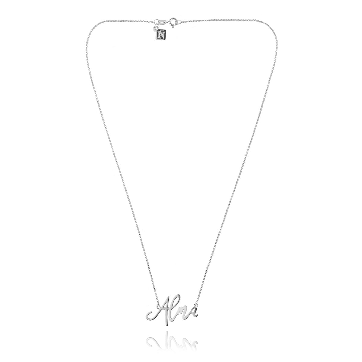 Collar nombre de plata en tipografía cursiva