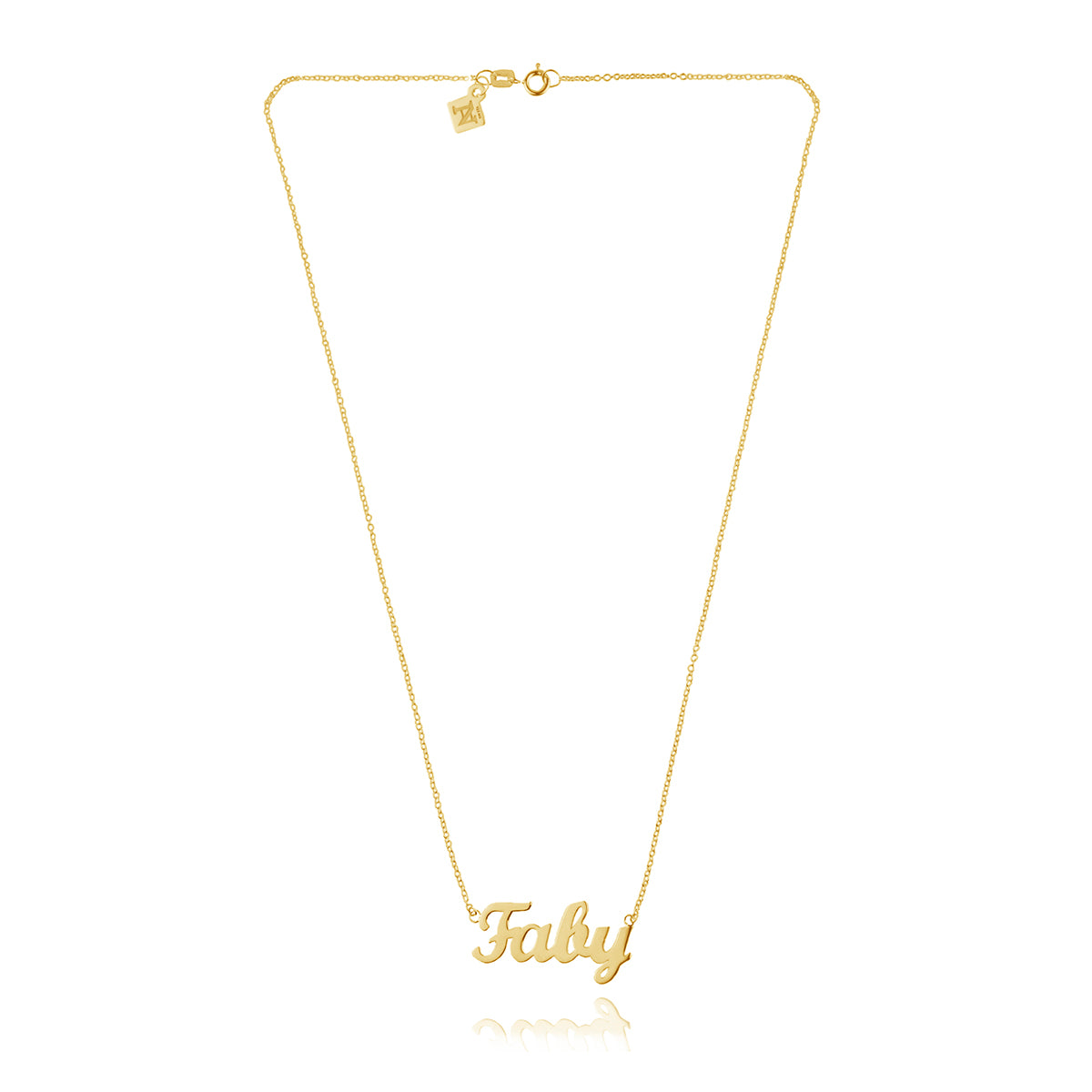 Collar nombre de plata en tipografía clásica