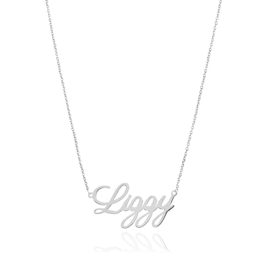 Collar nombre de plata en tipografía romántica
