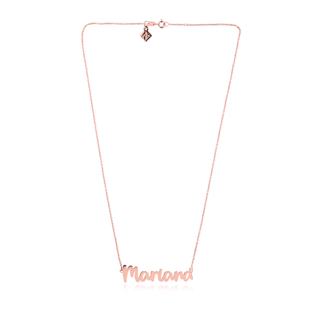 Collar nombre de plata en tipografía alegre