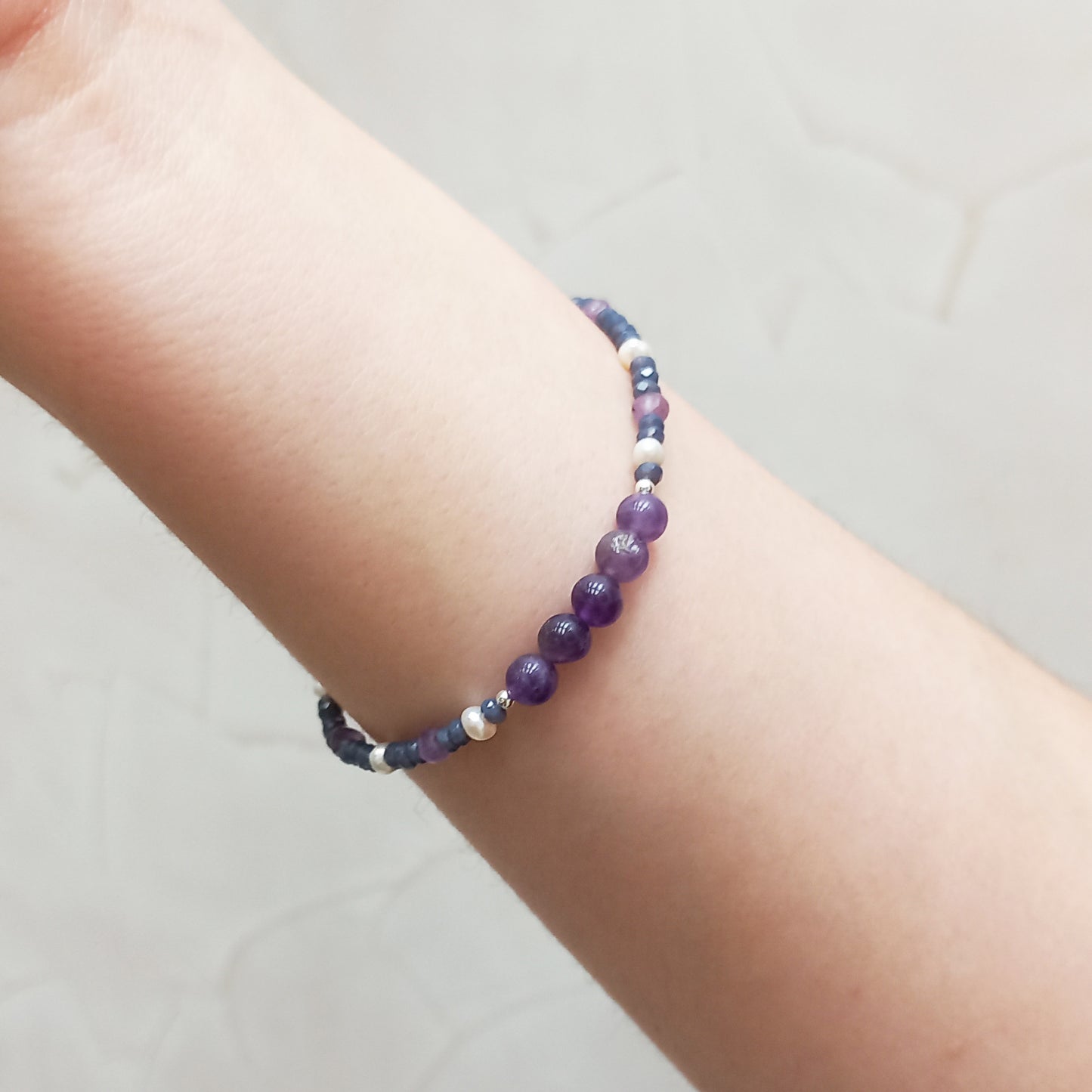 Pulsera Terra de calcedonia con amatistas y perlas