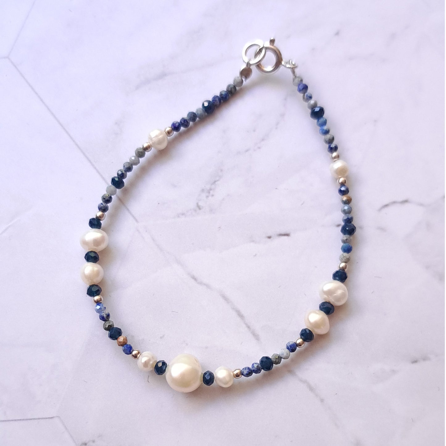 Pulsera Terra de lapislázuli con perlas
