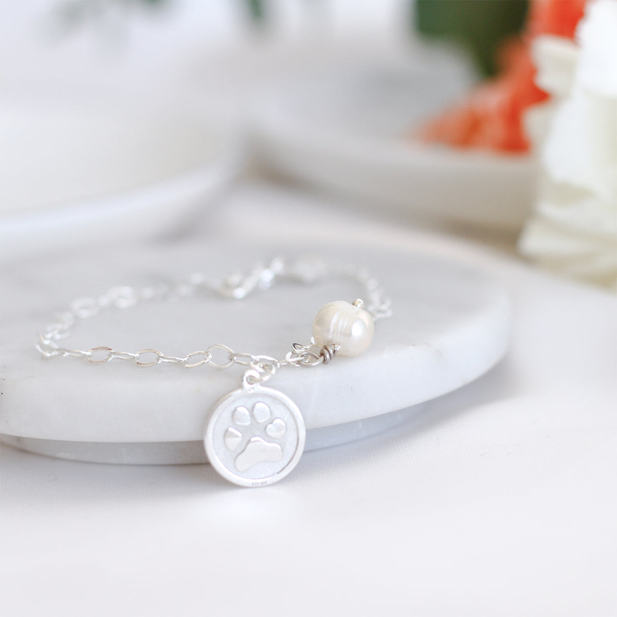 Pulsera Huellas cadena de plata y cuarzo rosa