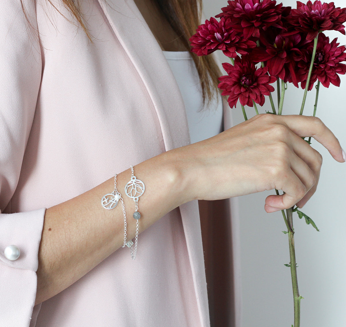 Pulsera cadena de plata con inicial Florecer y perla
