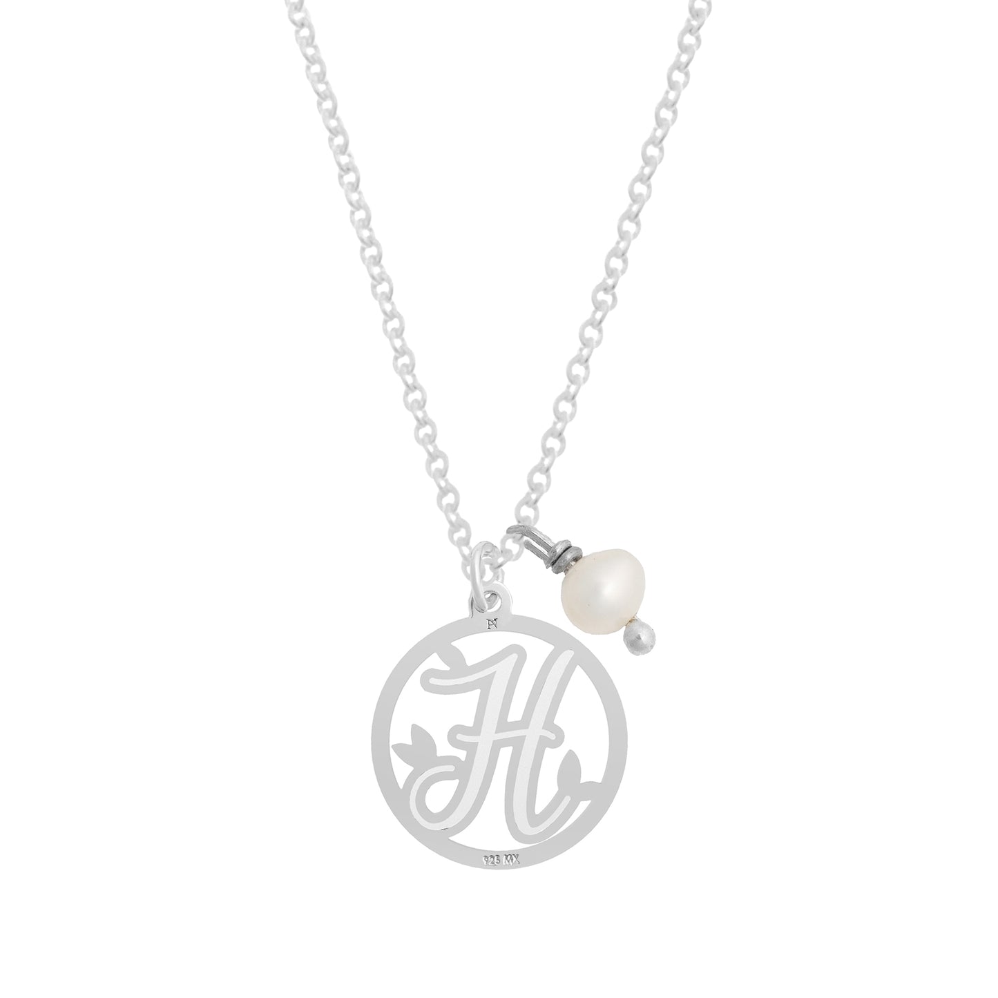 Dije Florecer de plata con inicial H y perla