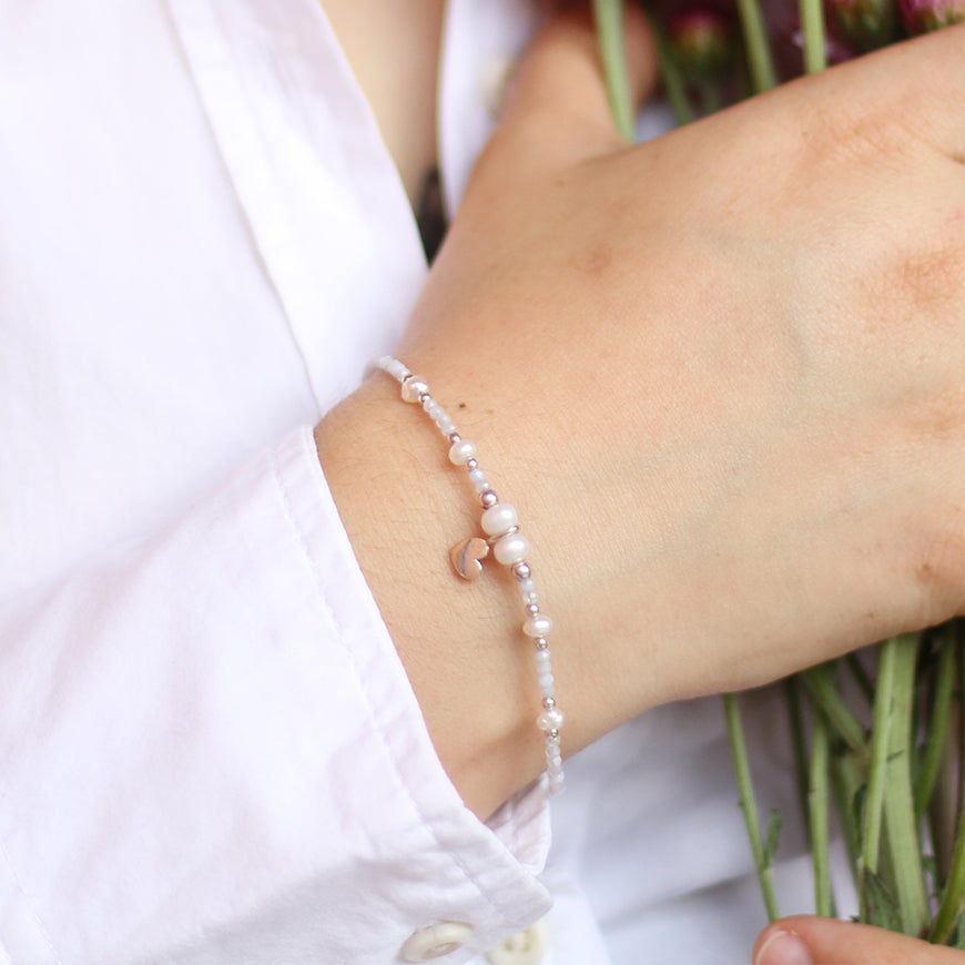Pulsera corazón Amore de calcedonia azul y perlas