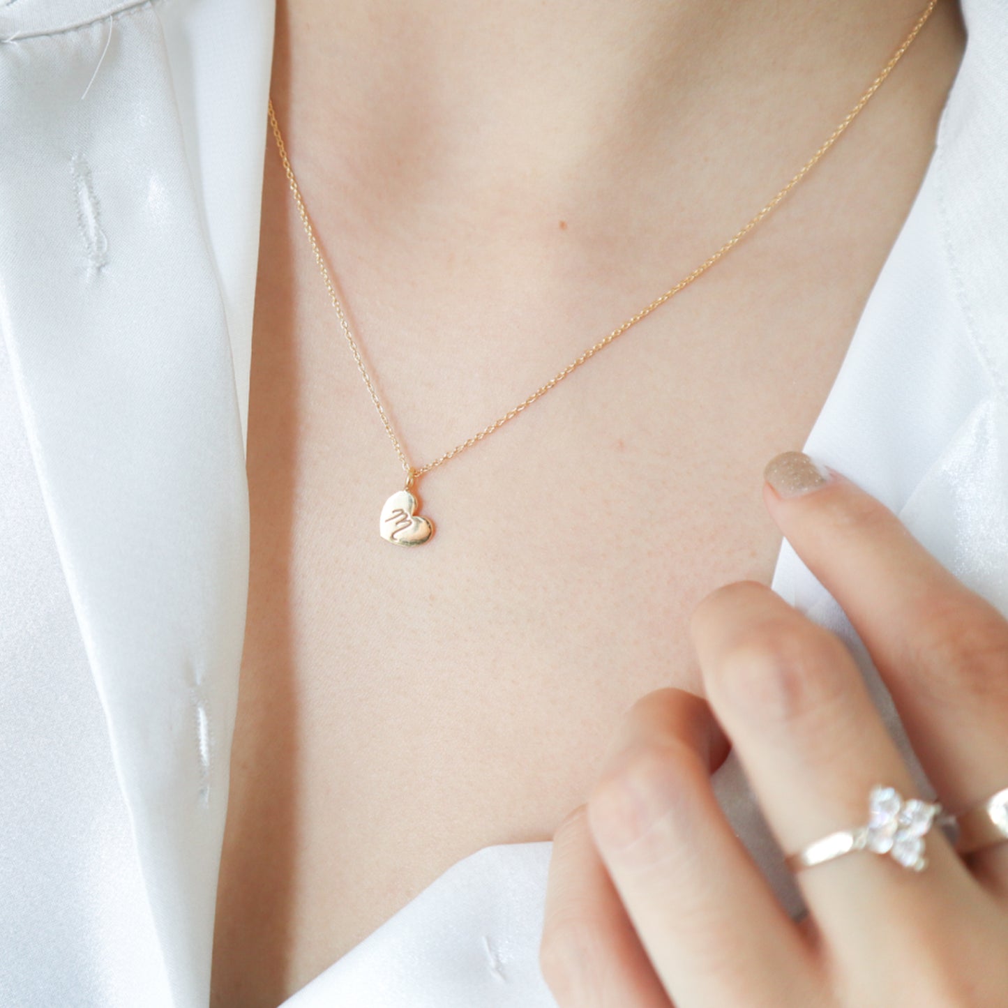 Dije corazón Amore de plata con letra