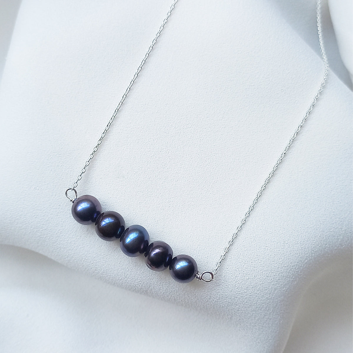 Collar cadena de plata con 5 perlas negras