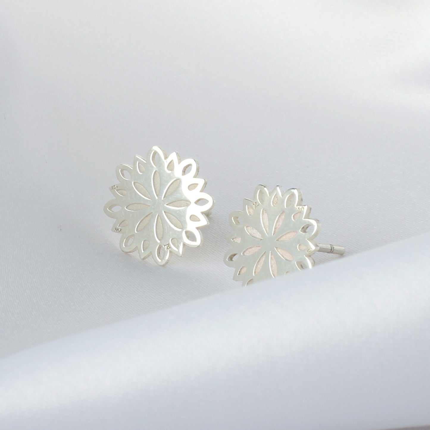 Broqueles Gerbera de plata
