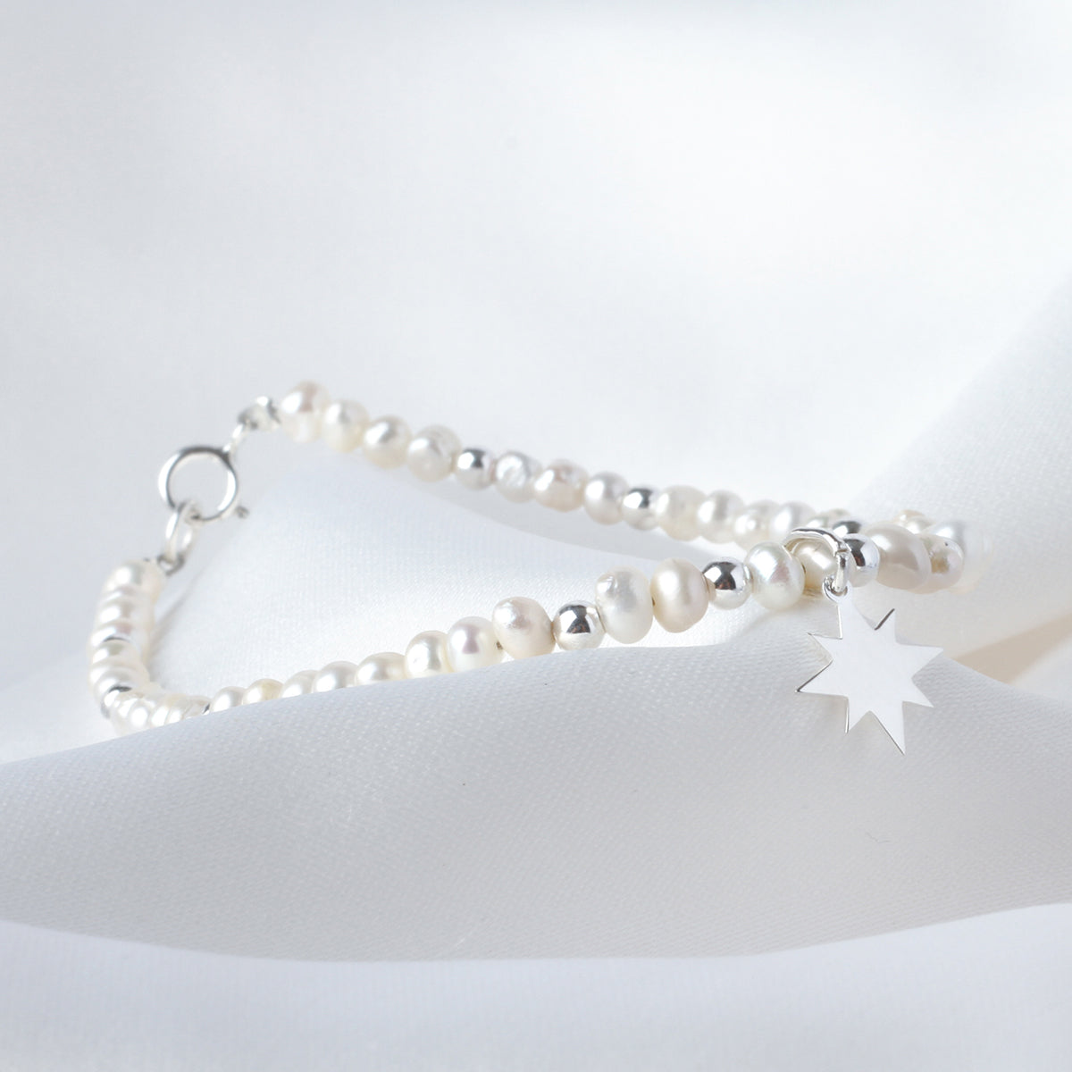 Pulsera estrella Astros con perlas y plata