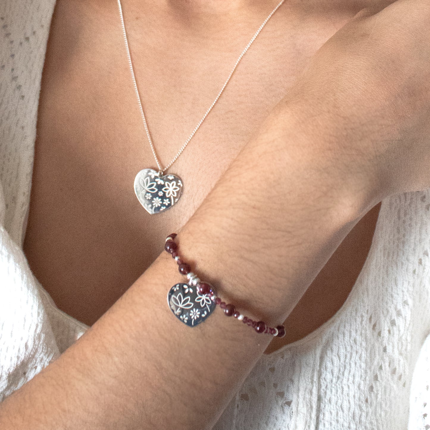 Pulsera corazón Querer de plata con granate