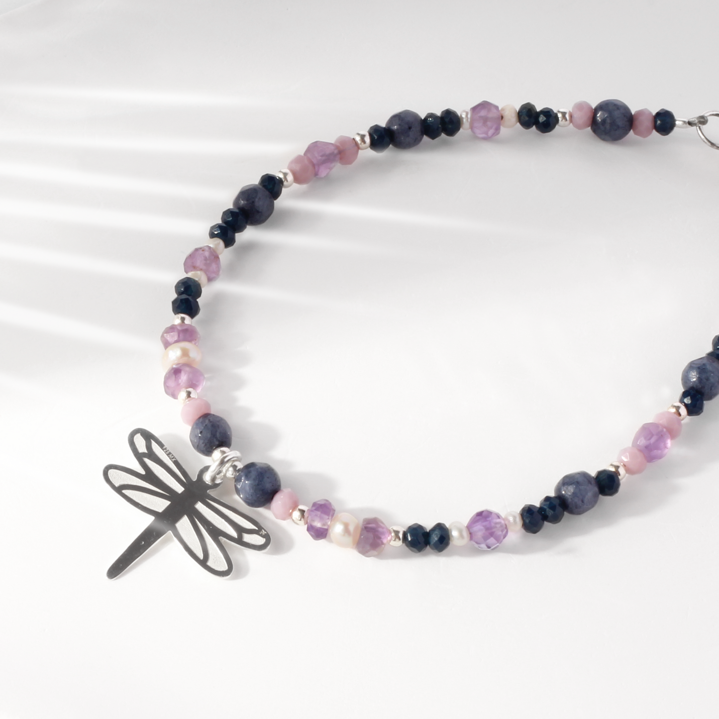 Pulsera Suerte Libélula con piedras y perlas