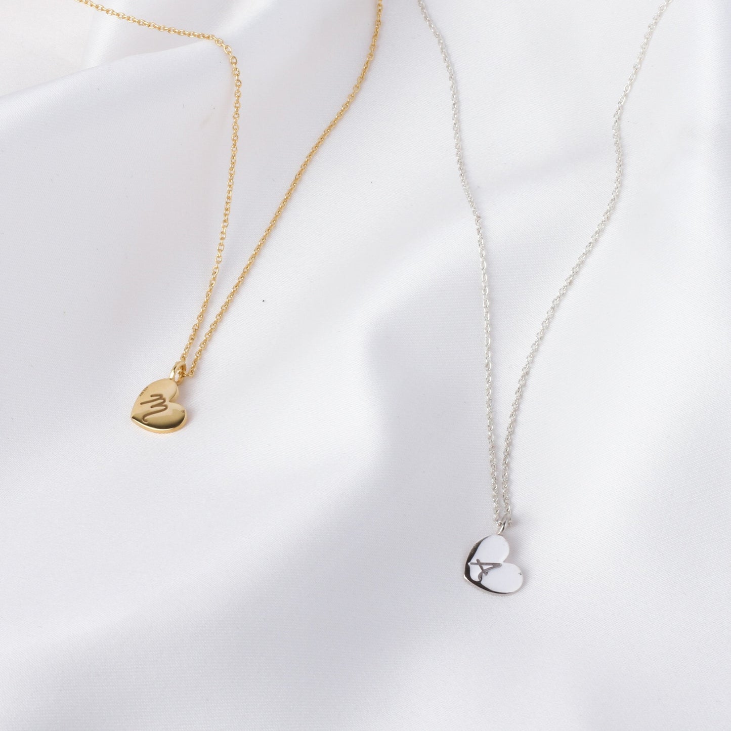 Dije corazón Amore de plata con letra