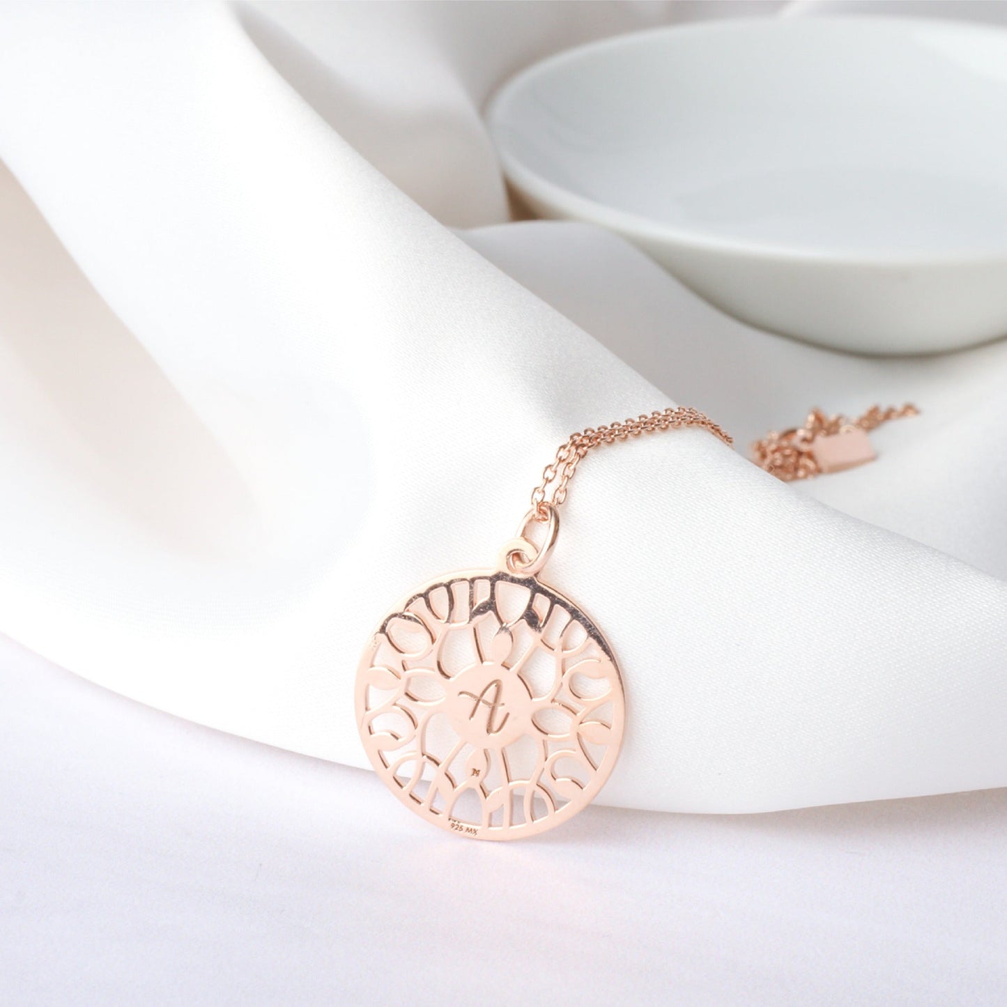 Dije Raíces de plata con baño de oro rosa con letra K