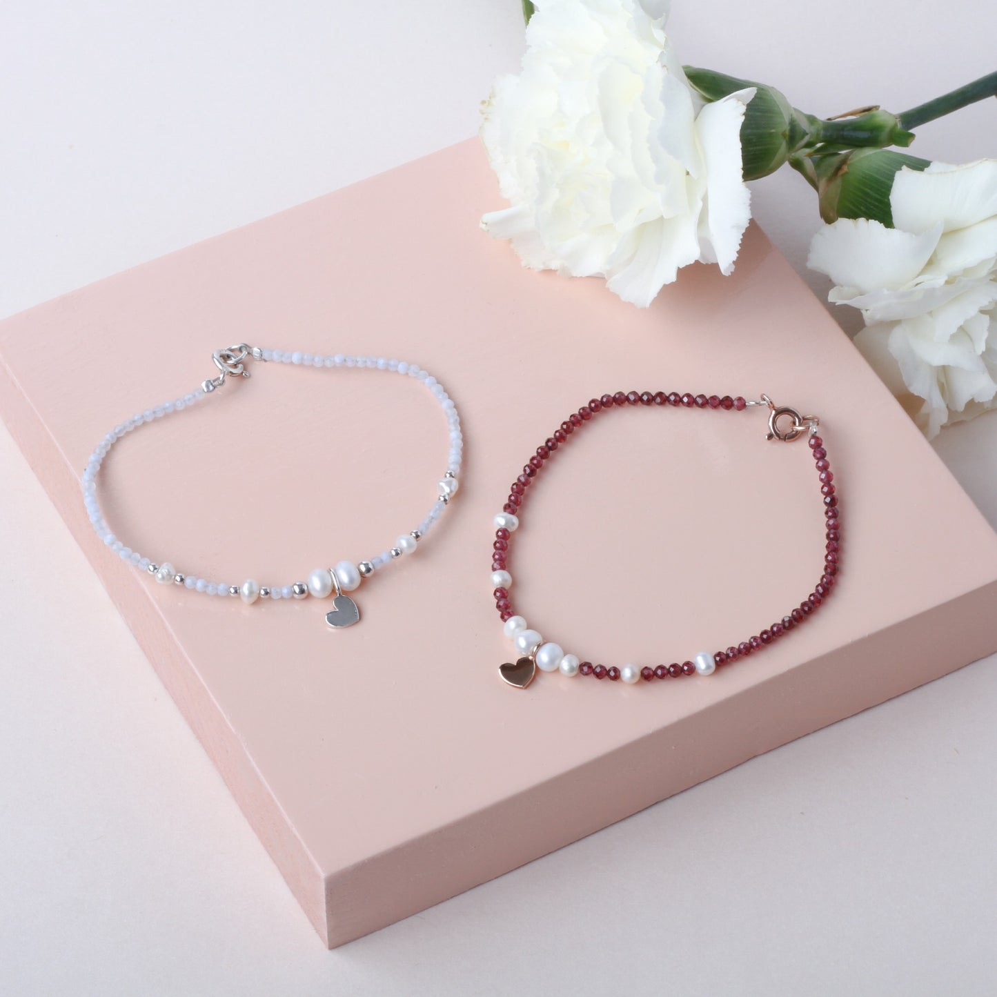 Pulsera corazón Amore de calcedonia azul y perlas