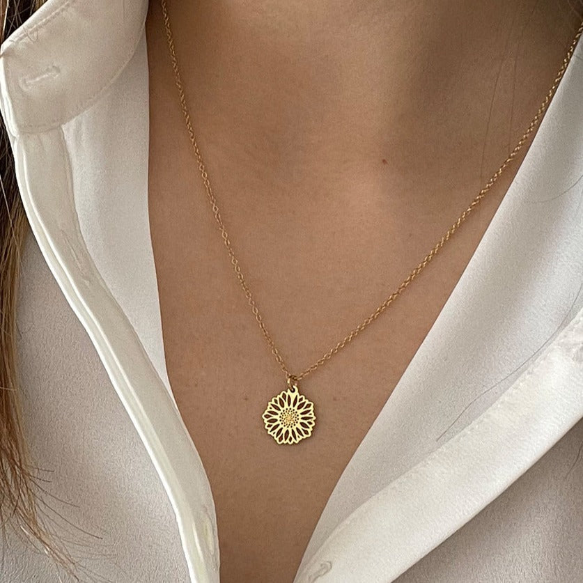 Dije mini Girasol de plata con baño de oro