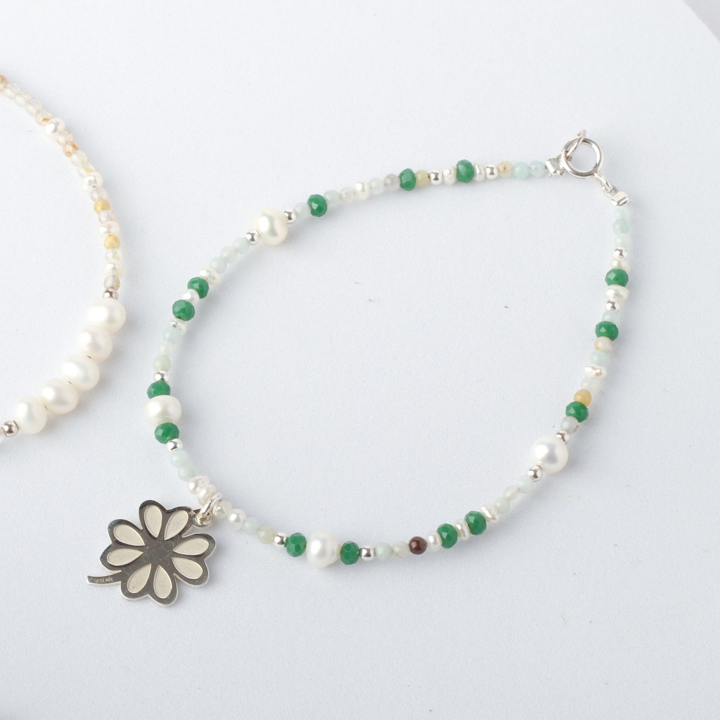 Pulsera Suerte Trébol de plata con piedras y perlas