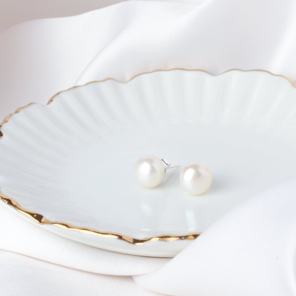 Broqueles perlas blancas chicos