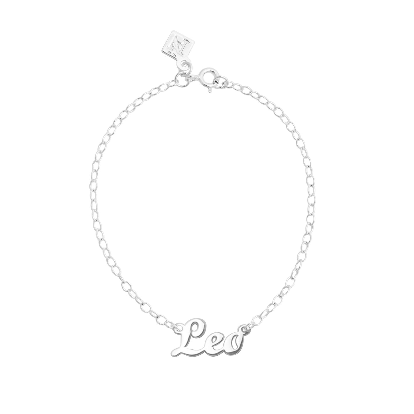 Pulsera nombre de plata en tipografía clásica