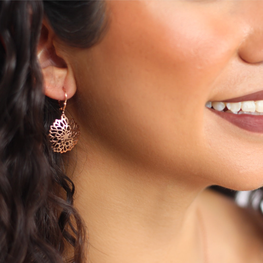 Aretes colgantes Dalia rosa