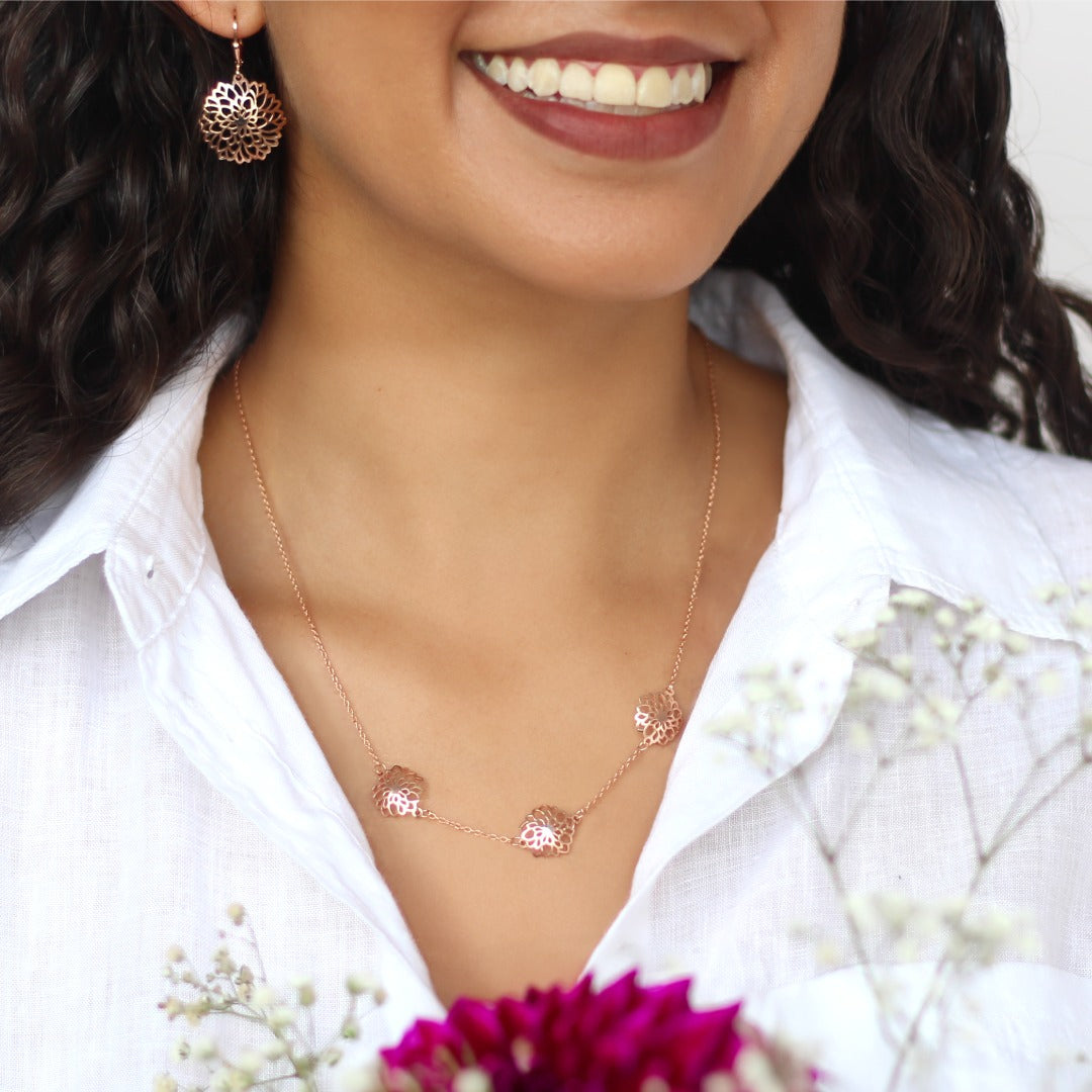 Collar Dalia de plata con baño de oro rosa