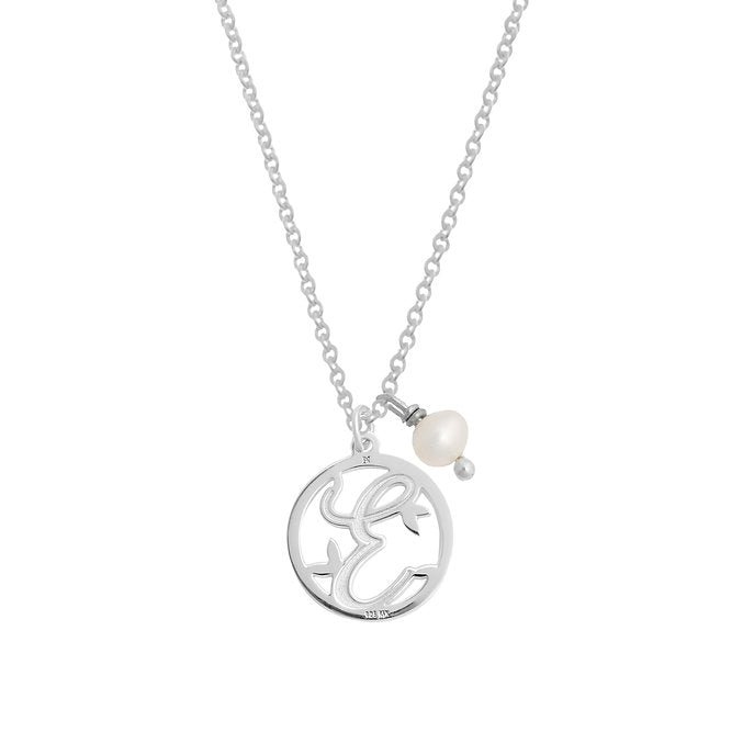 Dije Florecer de plata con inicial E y perla