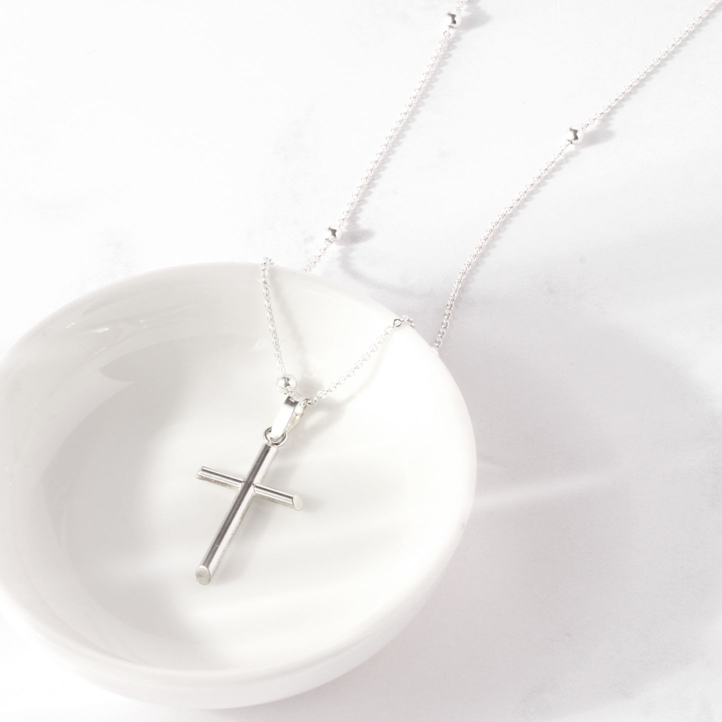 Collar Nube cruz de plata con cadena bolitas