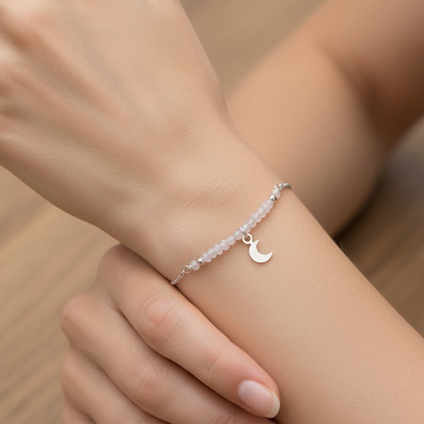 Pulsera piedra luna con luna y cadena de plata