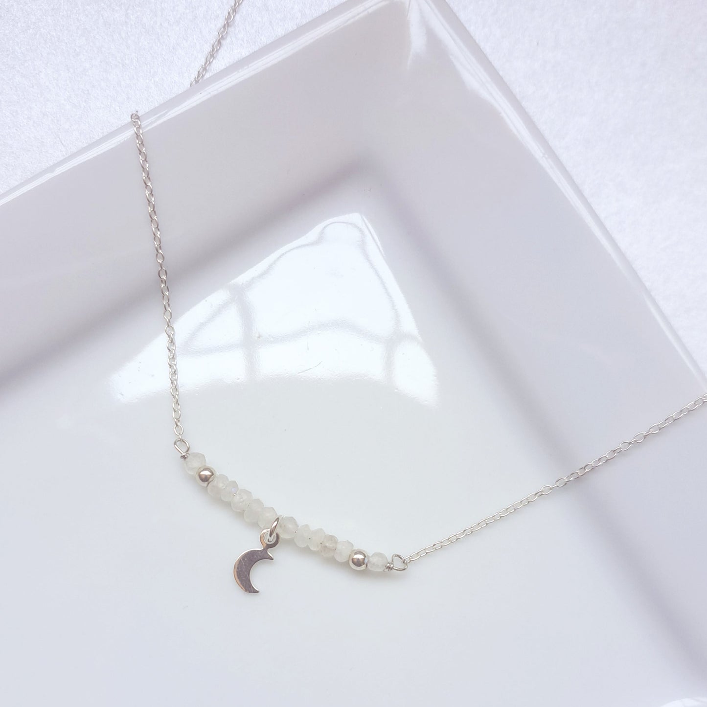 Collar piedra luna con luna y cadena de plata
