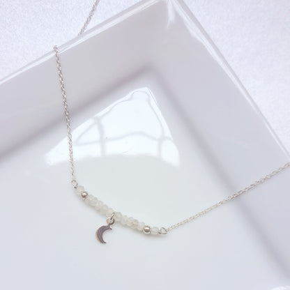 Collar piedra luna con luna y cadena de plata