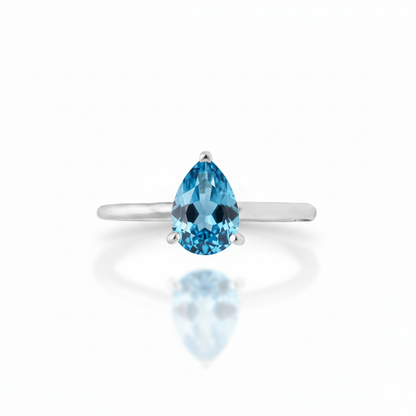 Anillo Gaia de plata con piedra gota