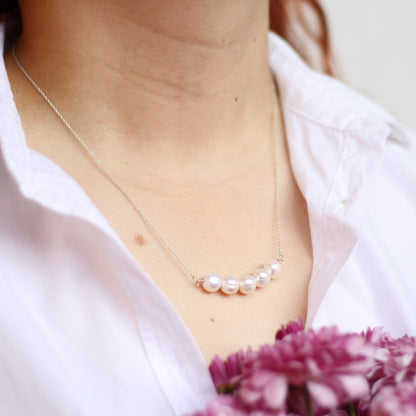 Collar cadena de plata con 5 perlas blancas